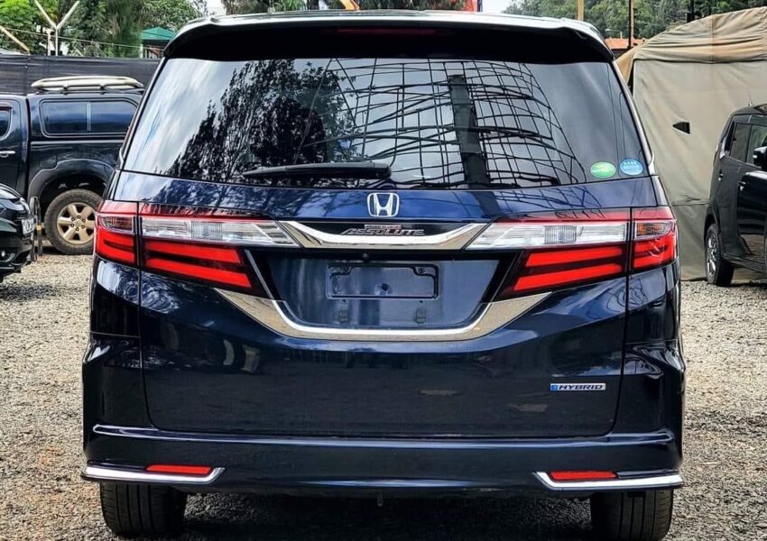 Honda Odyssey for group travel in Doha - Back View