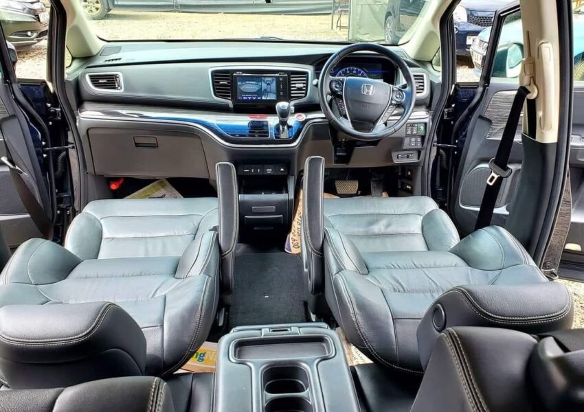 Honda Odyssey for group travel in Doha - Interior View